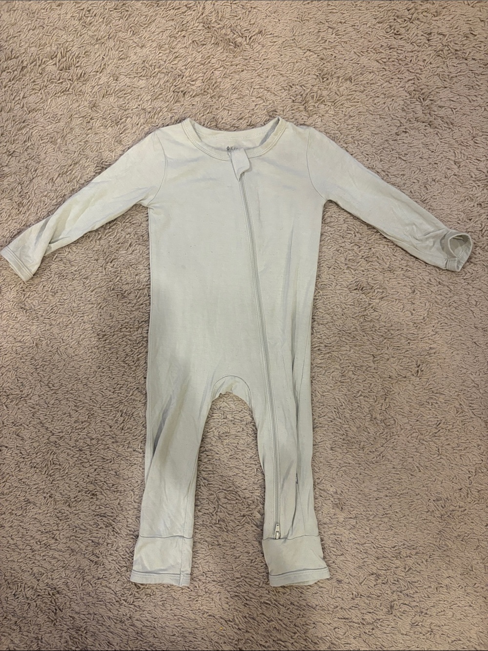 Kyte BABY Long-Sleeve Zippered Romper in Aloe. Size 12-18 mos. EUC. Unisex.